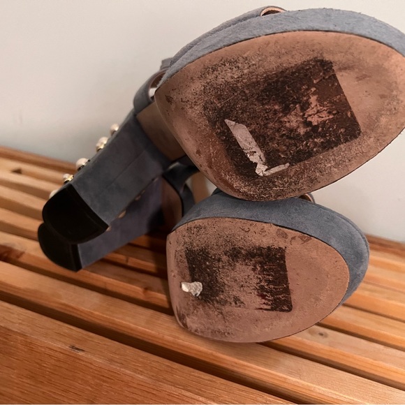 Rare Stuart Weitzman light blue pearl heels - Picture 4 of 6